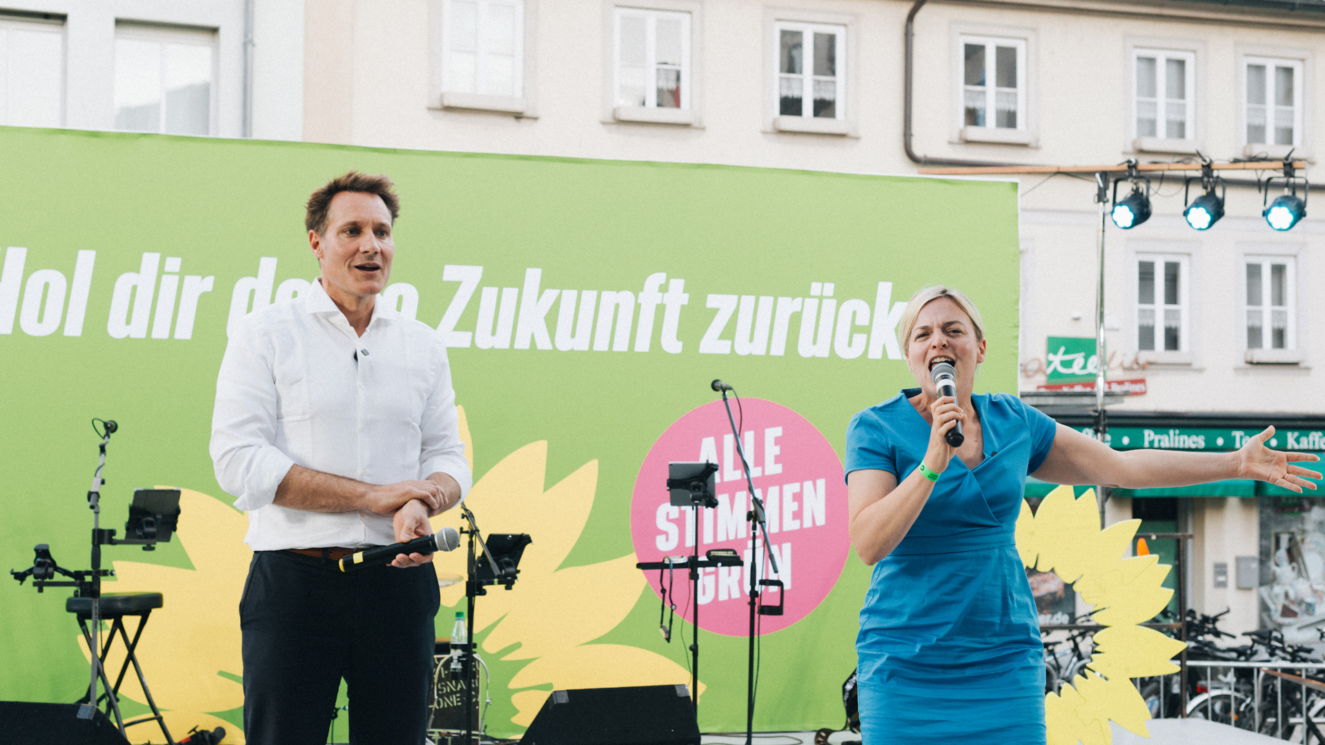 Die beiden Spitzenkandidat*innen der Grünen zur Landtagswahl Katharina Schulze und Ludwig Hartmann begeisterten die Zuhörer*innen bei der Wahlkampfveranstaltung in Schweinfurt. Foto: Lisa-Marie Kaspar