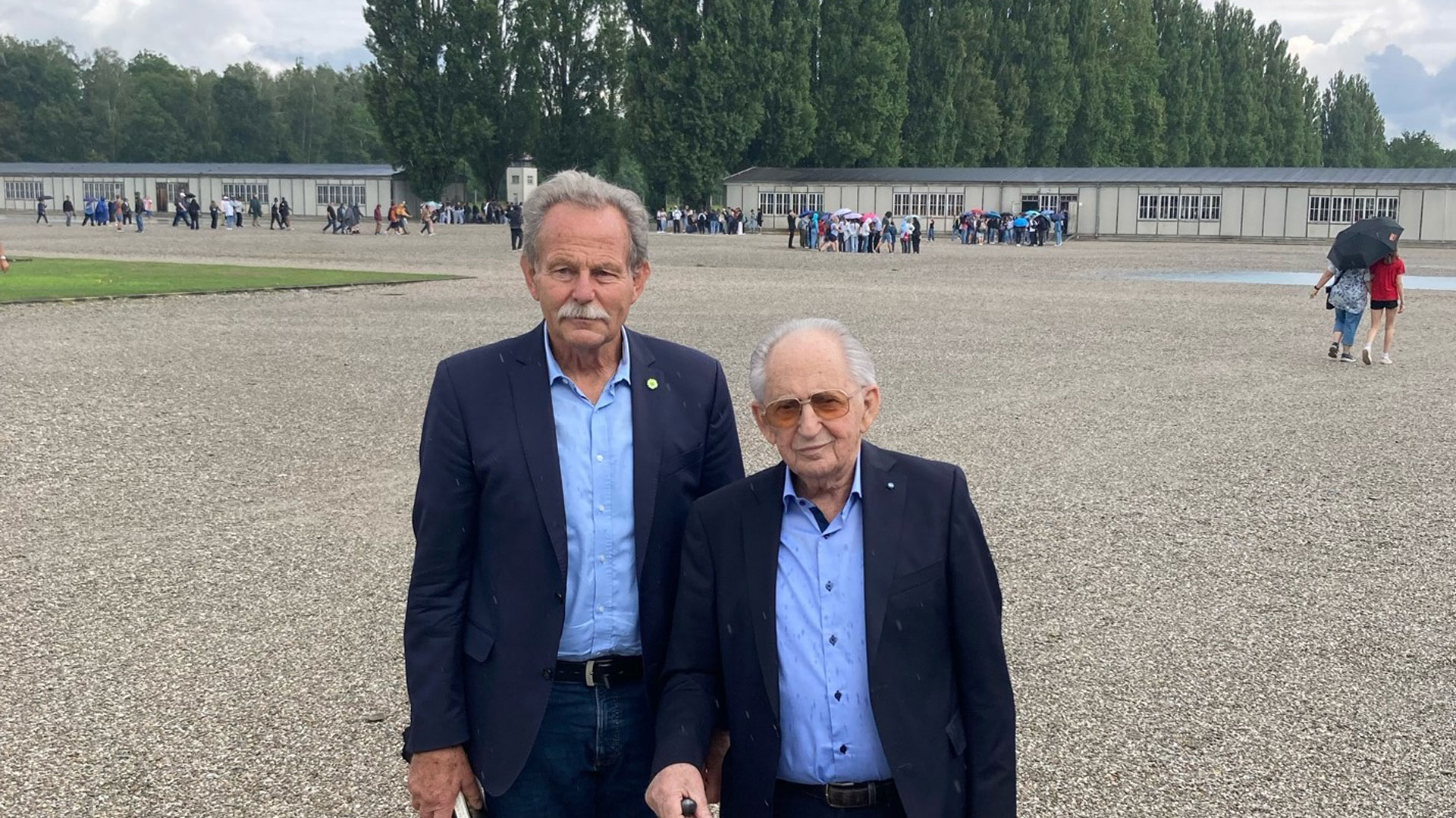 Den jüdischen Holocaust-Überlebenden Abba Naor traf der grüne MdL Paul Knoblach zu einem Gespräch in der KZ Gedenkstätte Dachau. Foto: Hannes Helferich