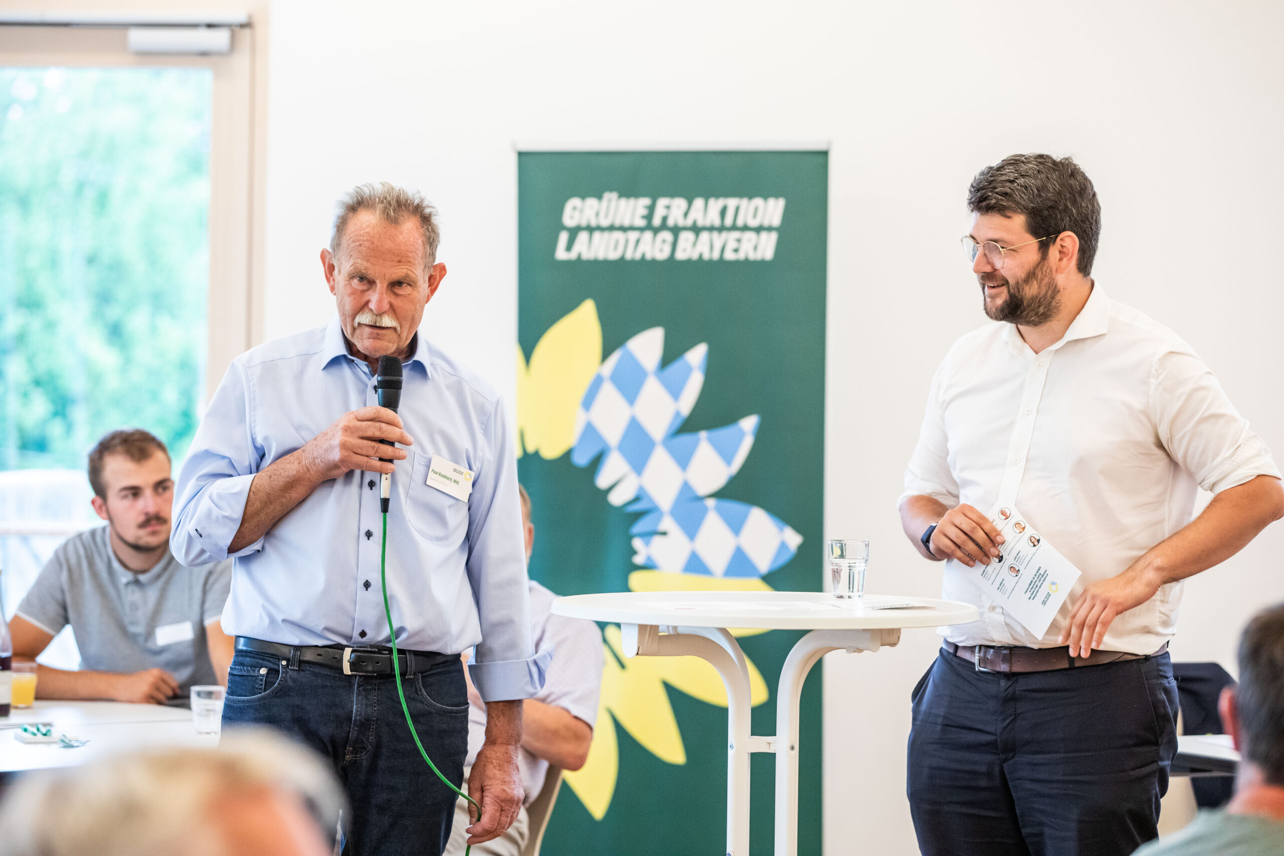 Paul Knoblach, MdL suchte in Werneck gemeinsam mit dem ersten stv. Fraktionsvorsitzenden der Landtags-Grünen Johannes Becher, MdL den Dialog mit rund 50 Menschen über gesunde, nachhaltige und sozial gerechte Ernährung. Foto: Daniela Hütter